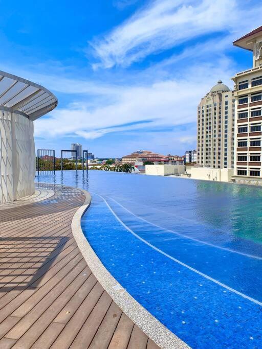 Netflix 2 Bedroom Troika Kota Bharu Homestay 1812 외부 사진